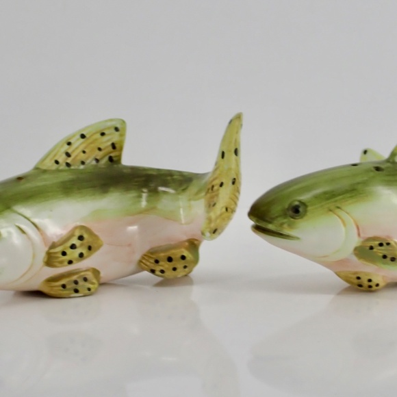 Rainbow Trout Lifelike Ceramic Kitsch Fish Salt & Pepper Shakers 4" Vintage - Picture 8 of 15